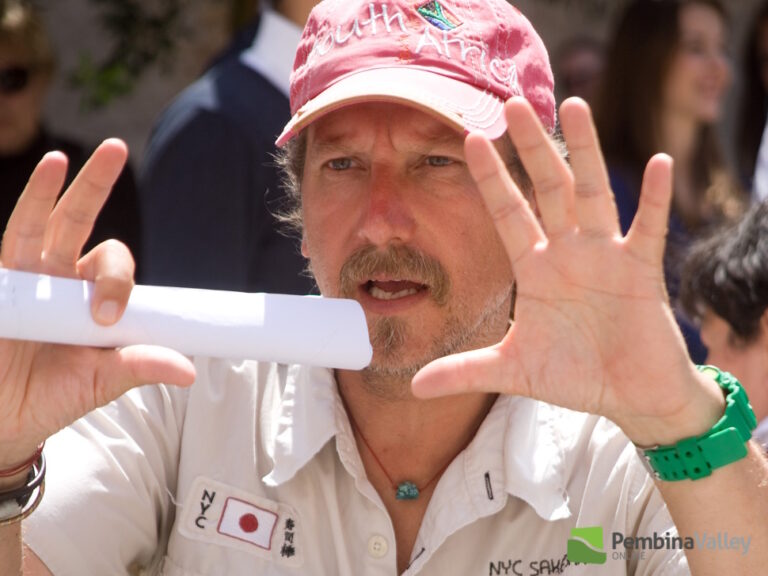 Filmmaker Dale Hildebrand outlines a take.